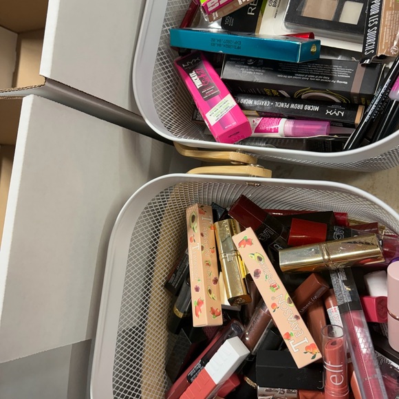 Saturday Night NEW Pallet Health & Beauty 7:30 EST - Picture 14 of 16